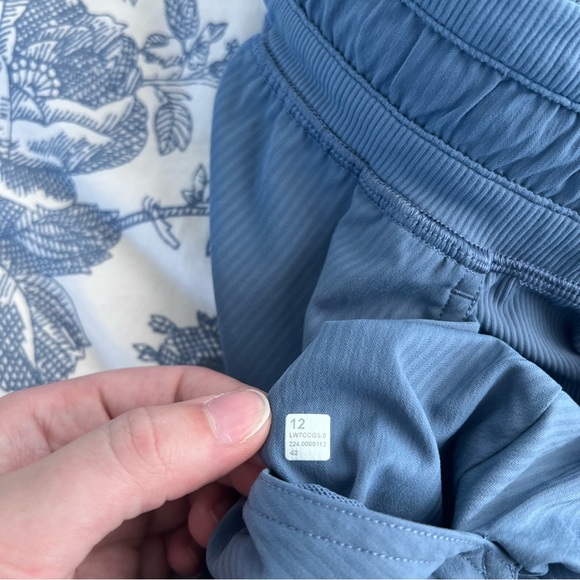 Lululemon dance studio HR shorts 3.5” inseam size 12 - Picture 6 of 6